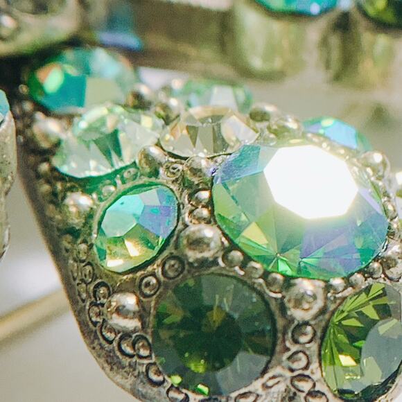 VTG Signed Joan Rivers Green Aurora Borealis Flower Brooch Gold Tone Sparkling - Picture 12 of 14